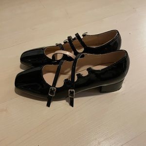 Three strapped Mary Jane heel